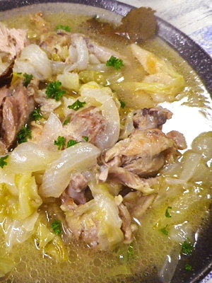鶏骨付き腿肉白ワインセロリキャベツスープ