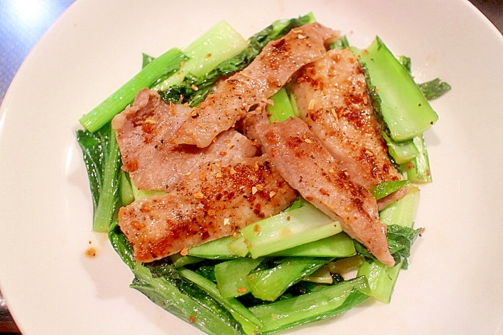 【簡単おかず】豚トロと小松菜の洋風塩炒め