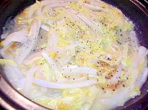 タジン鍋で簡単！　コーンスープで白菜蒸し