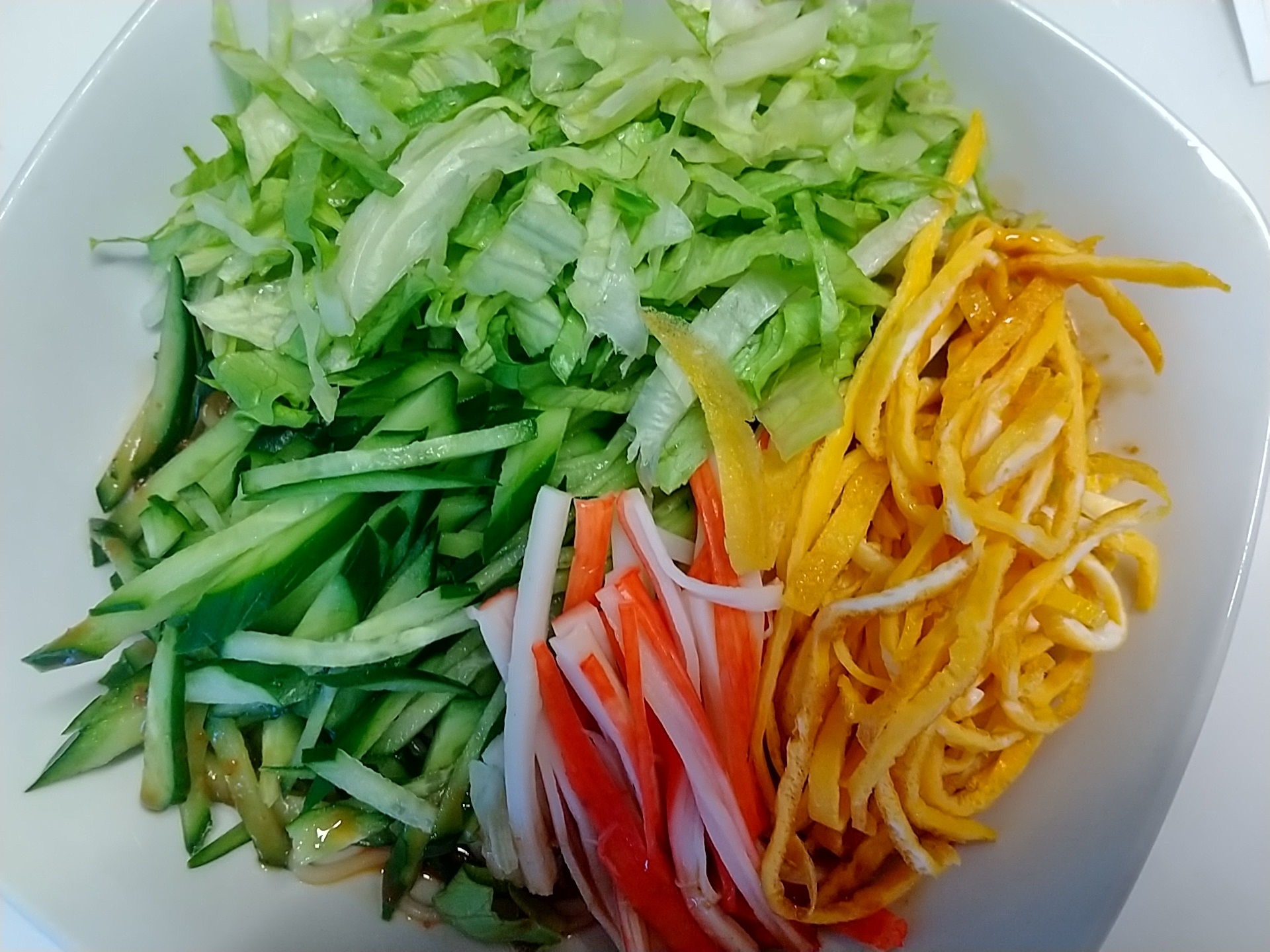 レタスたっぷり♪冷やし中華