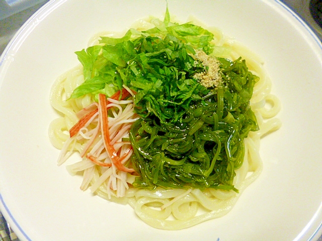 冷凍うどん！めかぶとレタスとカニカマさっぱりうどん