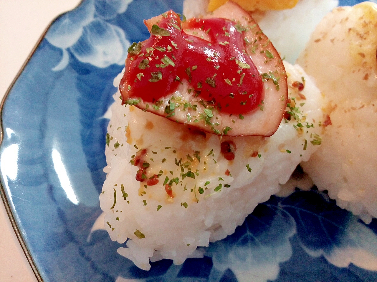 マスタード/ケチャで　サラダチキンの焼おにぎり