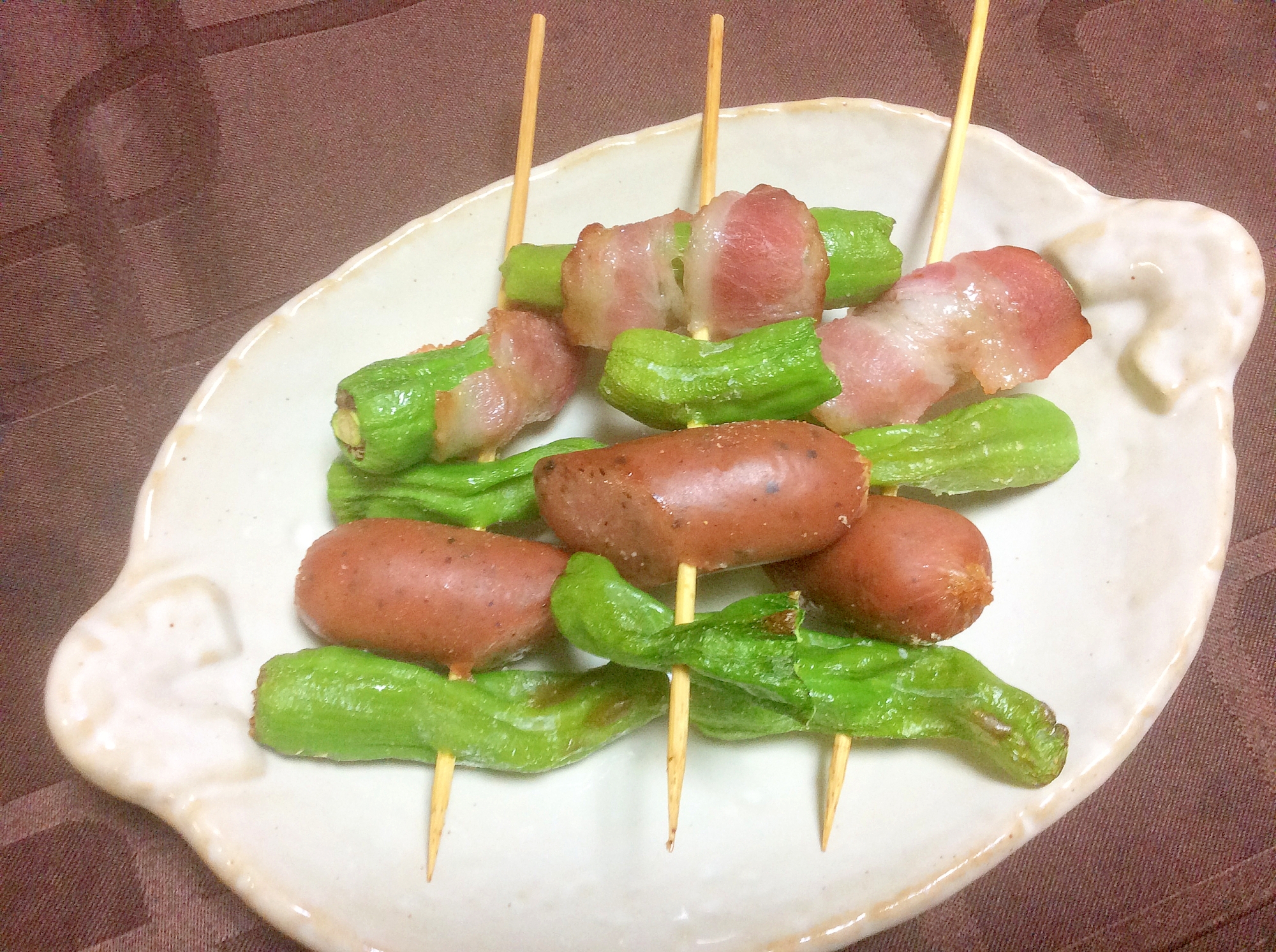 簡単おつまみ♪ベーコンししとうウィンナーの串焼き