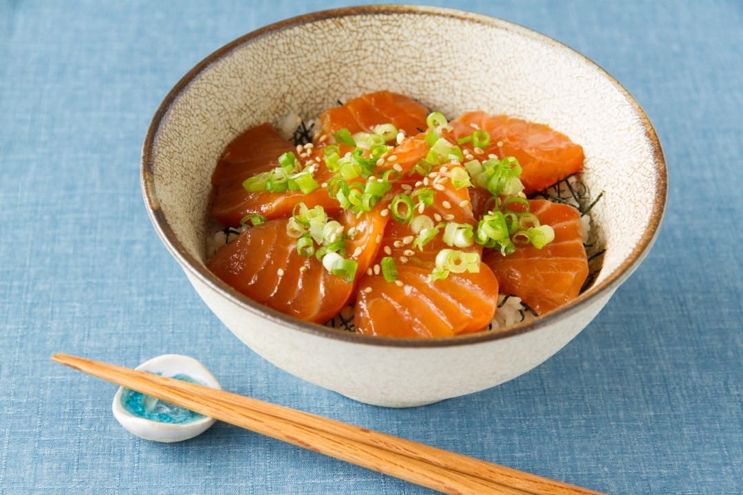 サーモン丼 / Salmon Donburi