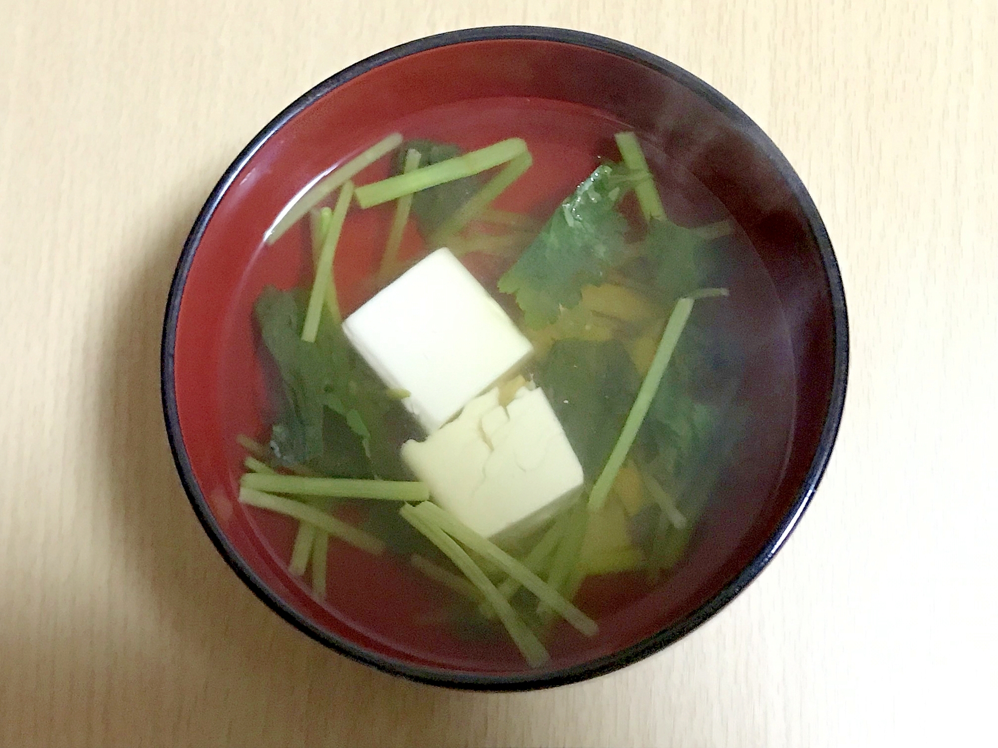 豆腐と三つ葉とニンニクの芽　ほっこり吸物