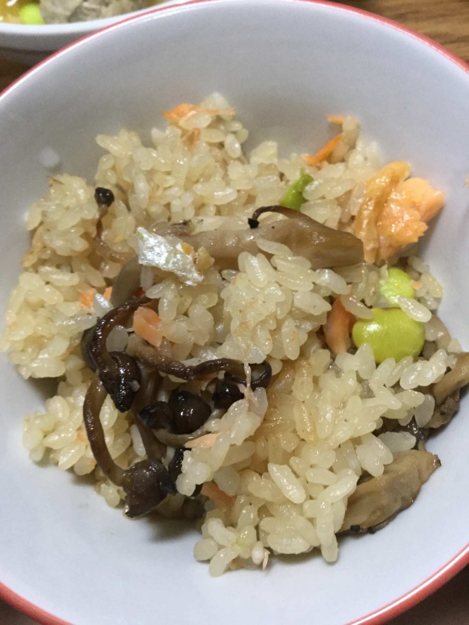 鮭としめじと枝豆の炊き込みご飯