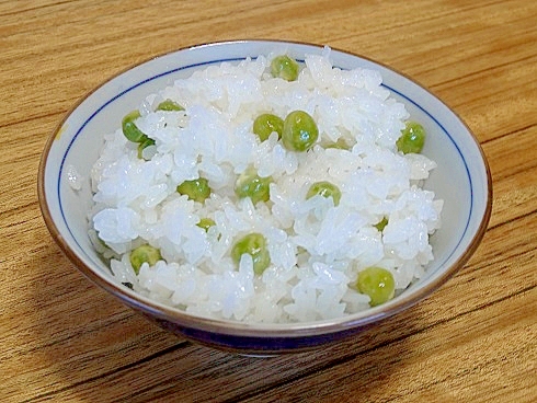 うちのご飯「実えんどうの豆ごはん」