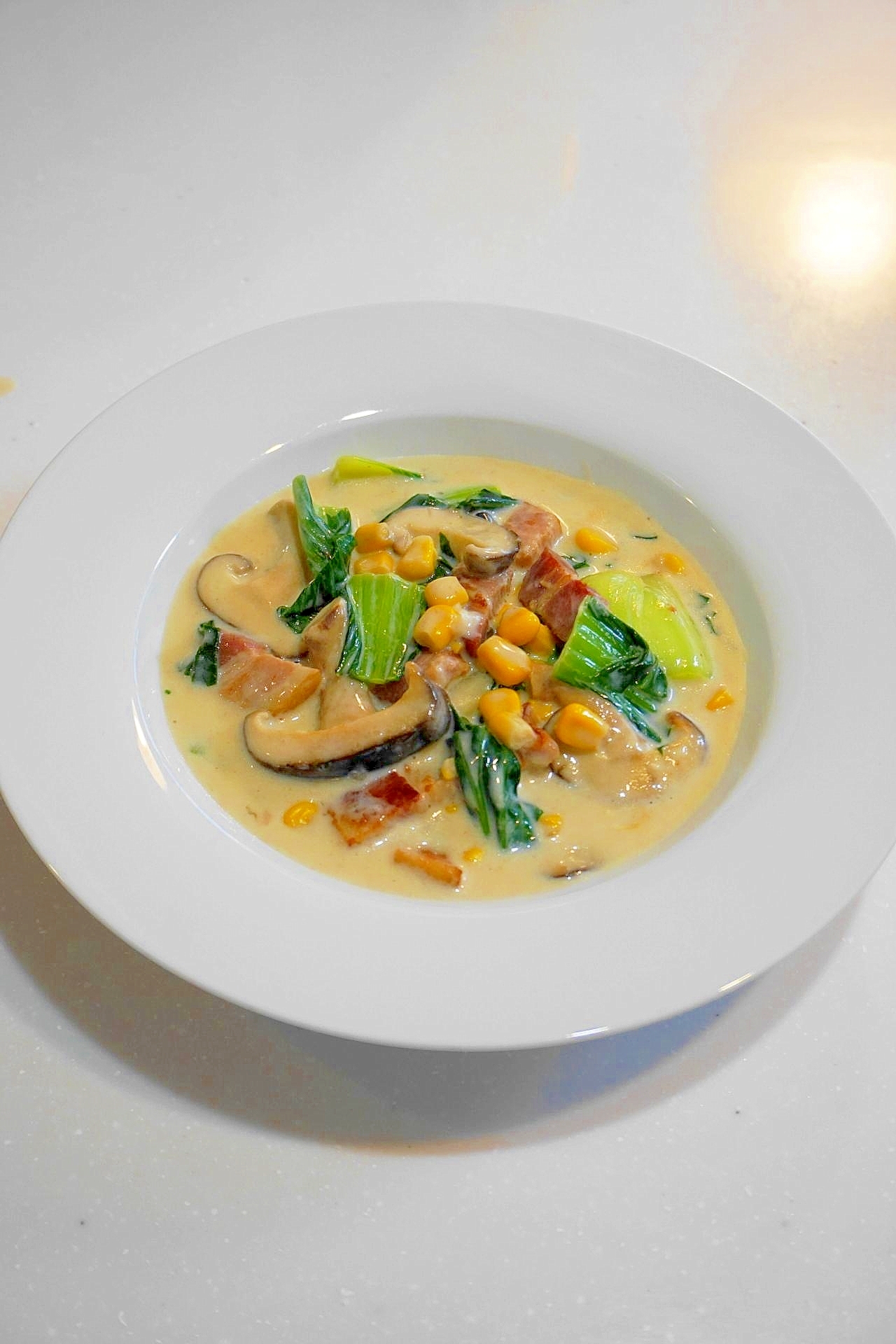 チンゲン菜とベーコンのクリーム煮