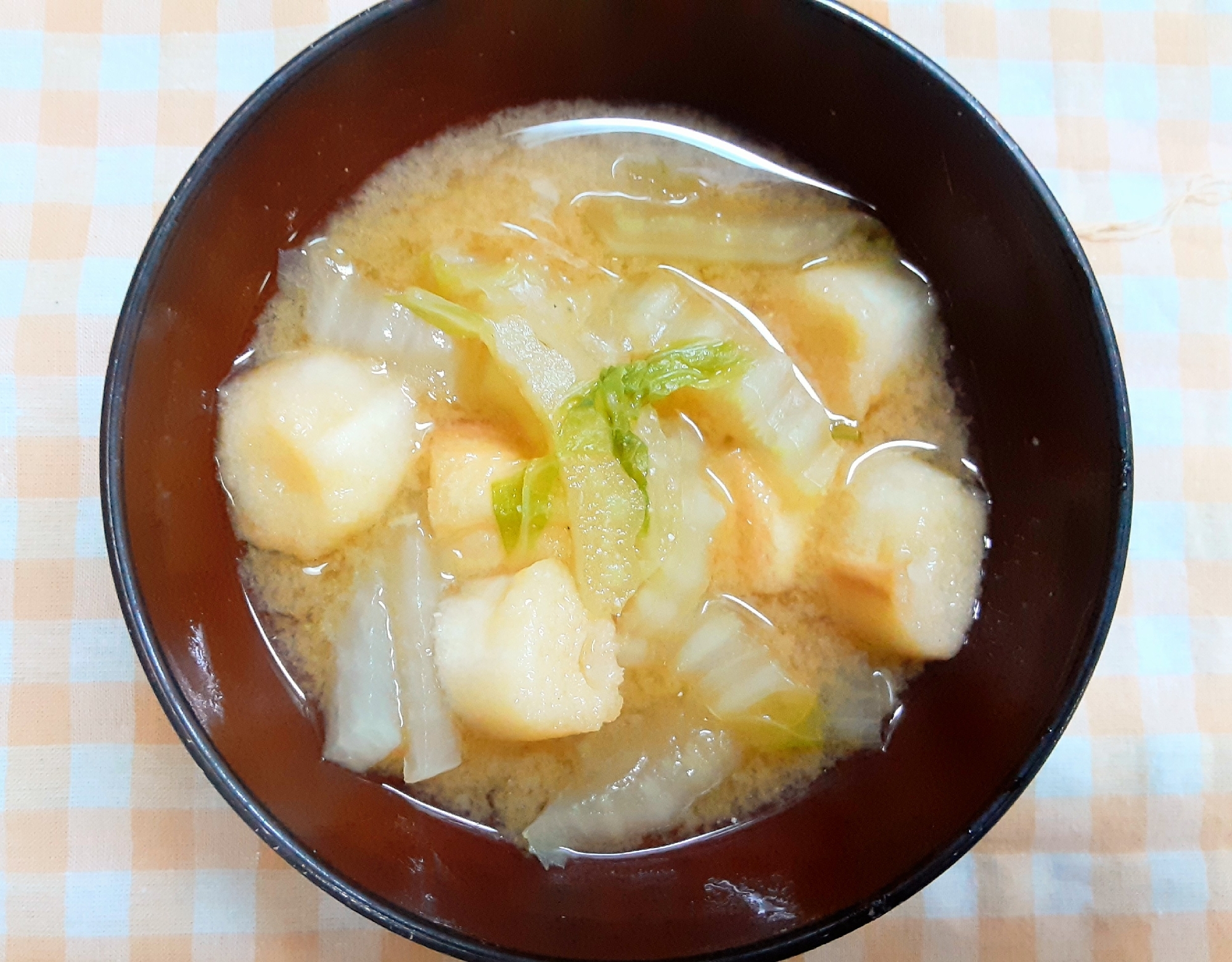 白菜と大根と麩の味噌汁