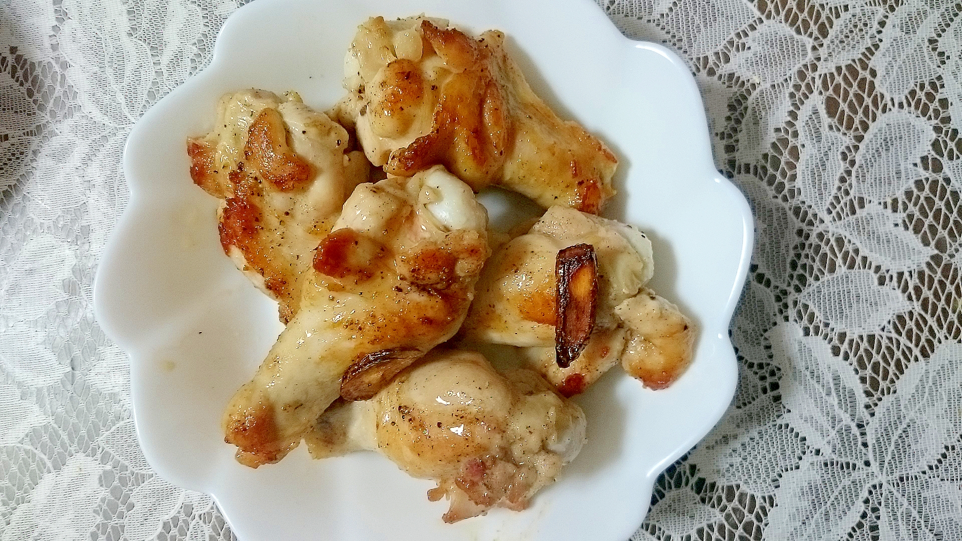 フライパンで簡単 鶏手羽元のガーリック焼き レシピ 作り方 By Taka3pigsdad 楽天レシピ フライパンで簡単 鶏手羽元のガーリック焼き レシピ 作り方 By Taka3pigsdad 楽天レシピ