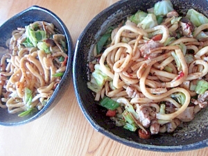 豚ばら肉とキャベツの豆板醤焼きうどん