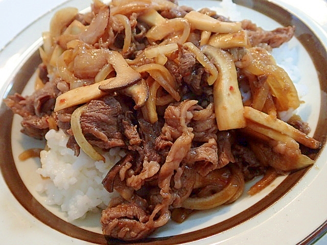 担々焼きそばのたれで　甘ピリ辛な牛丼