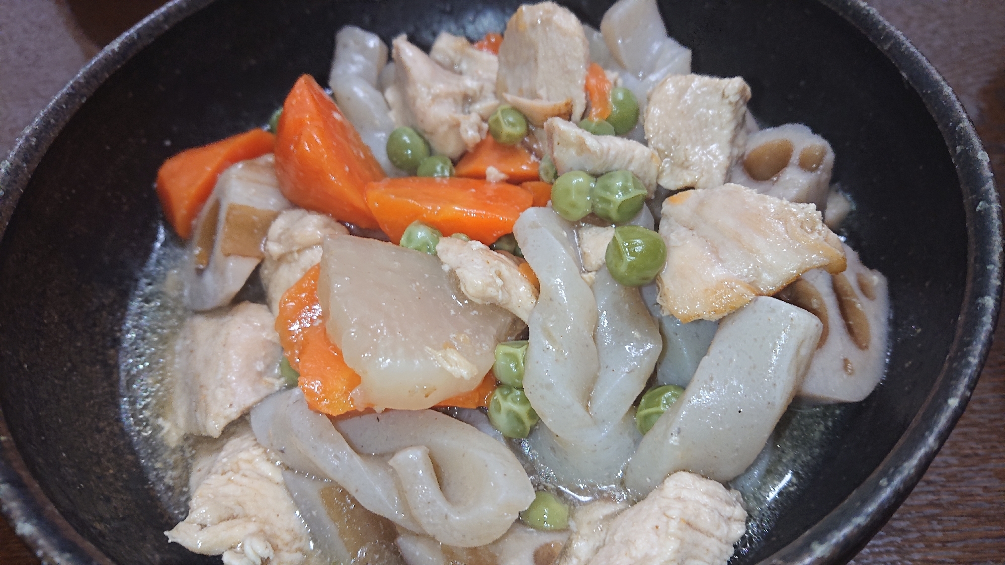 鶏むね肉と蒟蒻と根菜の煮物