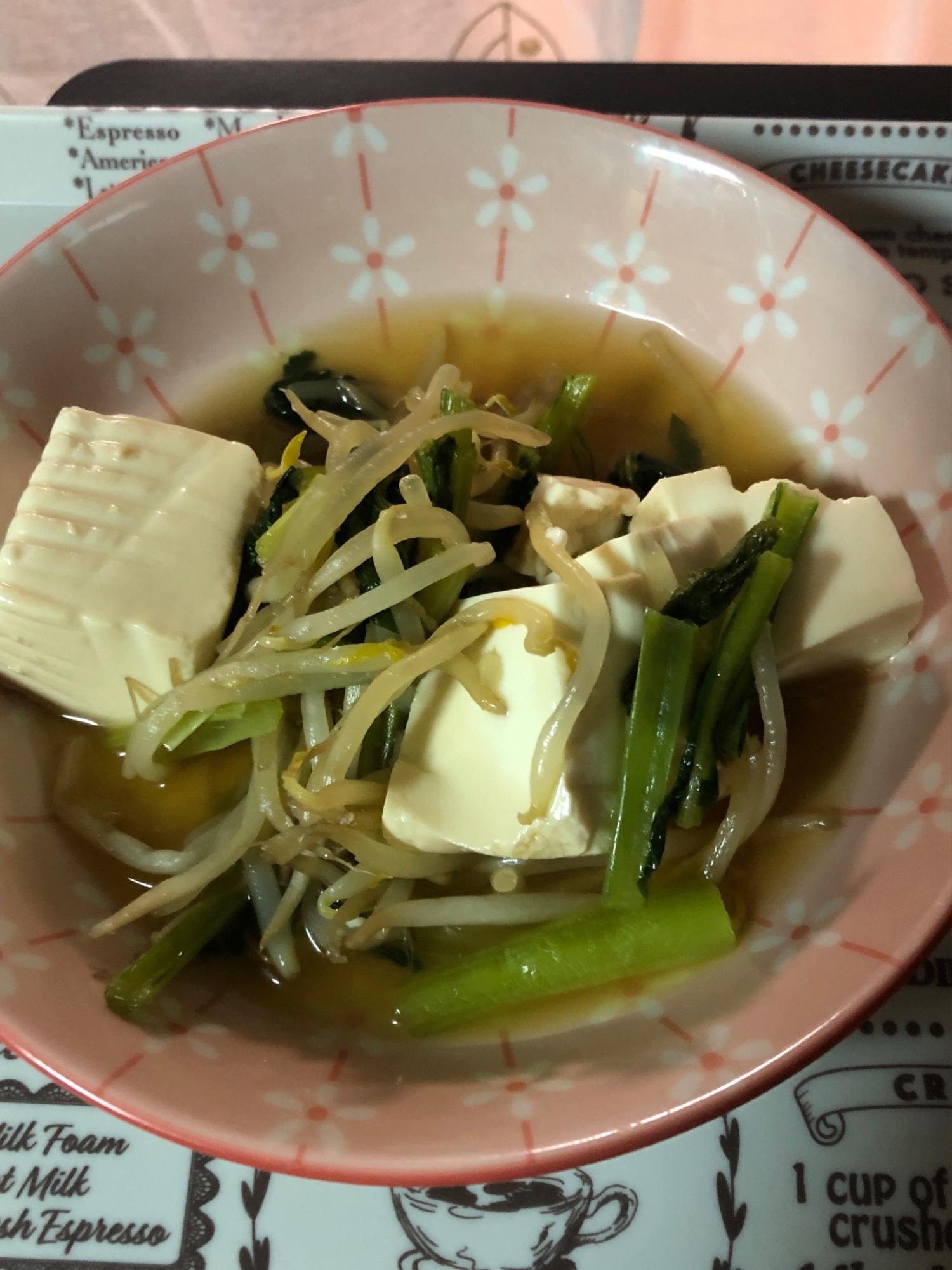 七味ピリッと！小松菜もやし絹ごし豆腐の炒め煮