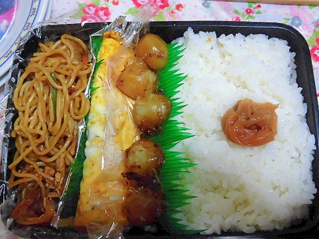 時短のお弁当（焼きそばと、コロッケオムレツ）