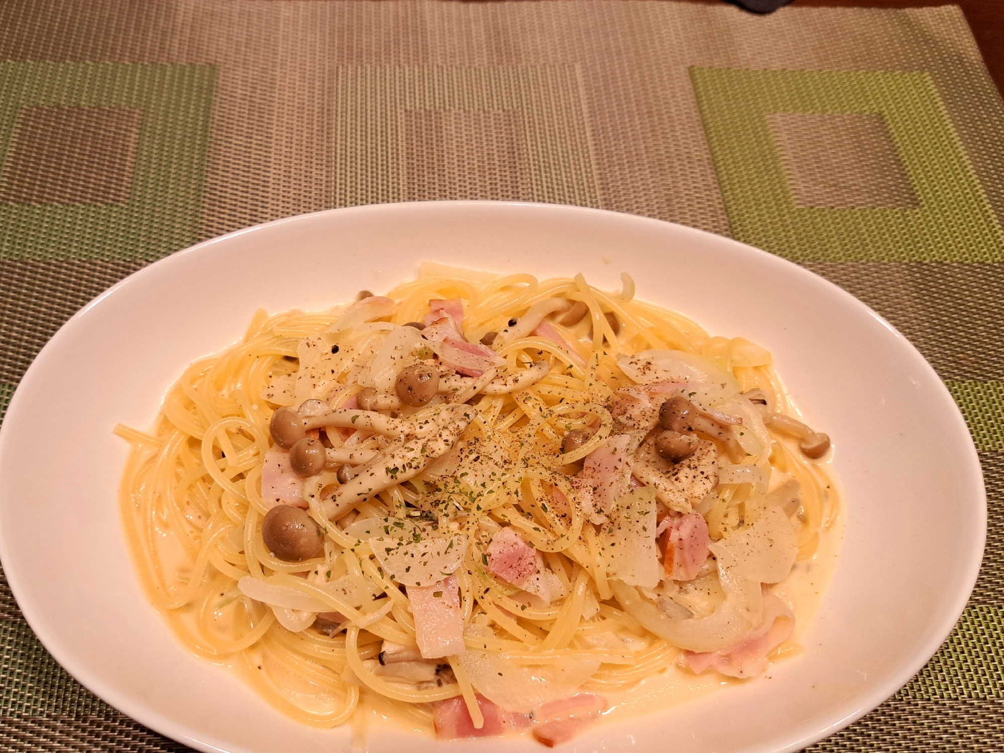 夕食に!ベーコンと きのこのチーズクリームパスタ
