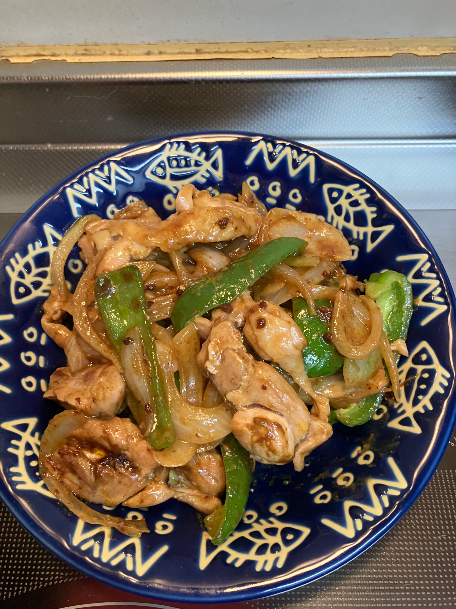 鶏肉とピーマンと玉ねぎのオイマヨカレー炒め^_^