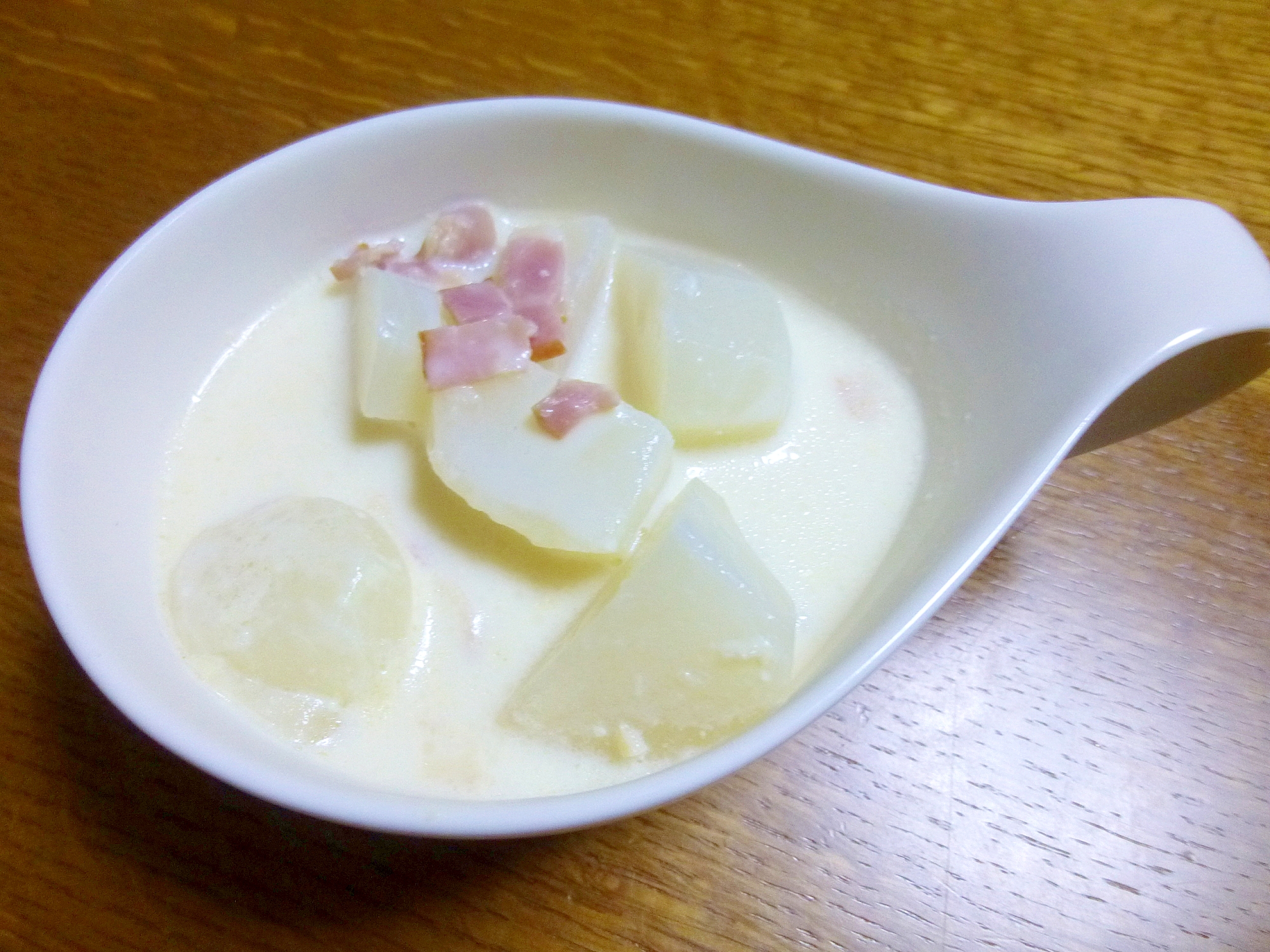 かぶとベーコンの豆乳スープ