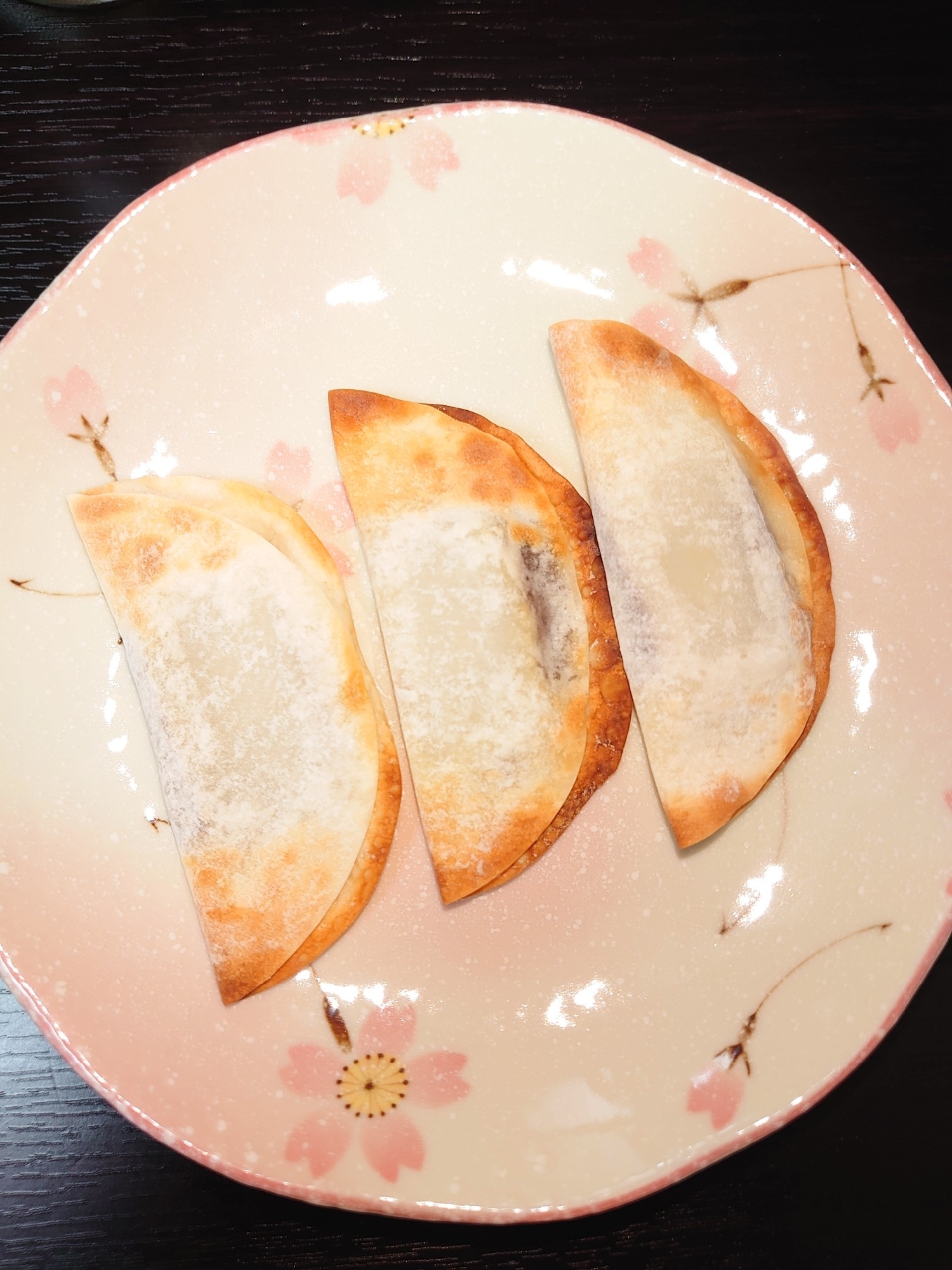 チョコとお餅の餃子の皮スイーツ