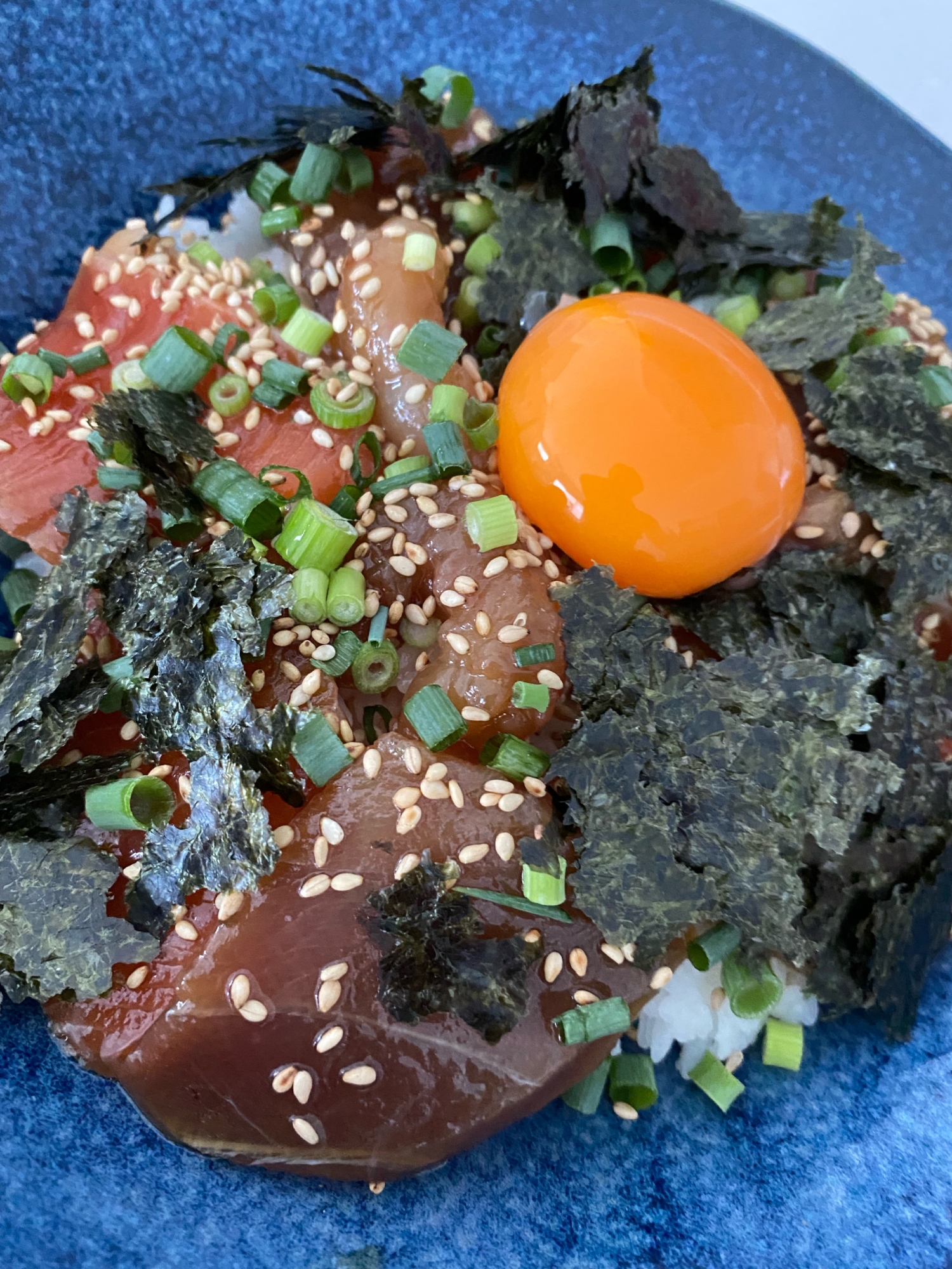 卵黄が光り輝く！漬け丼♡