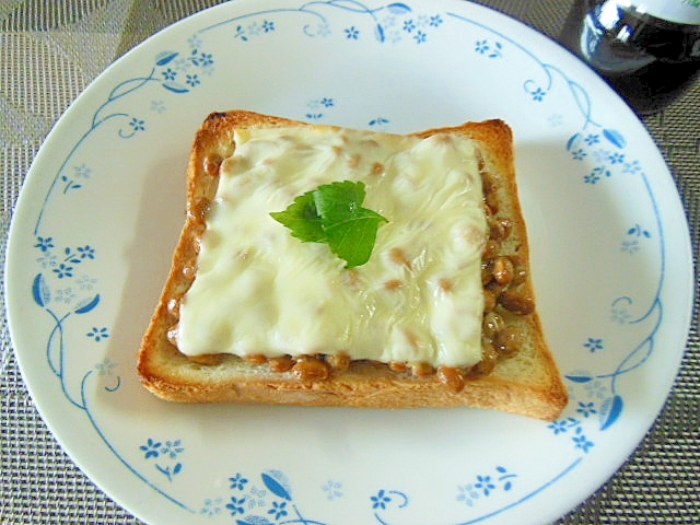 【青じそ】納豆の青じそドレ和えチーズトースト♪