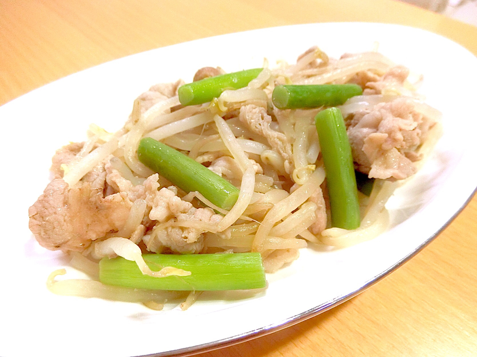 10分で完成！もやしとにんにくの芽と豚肉の炒め物