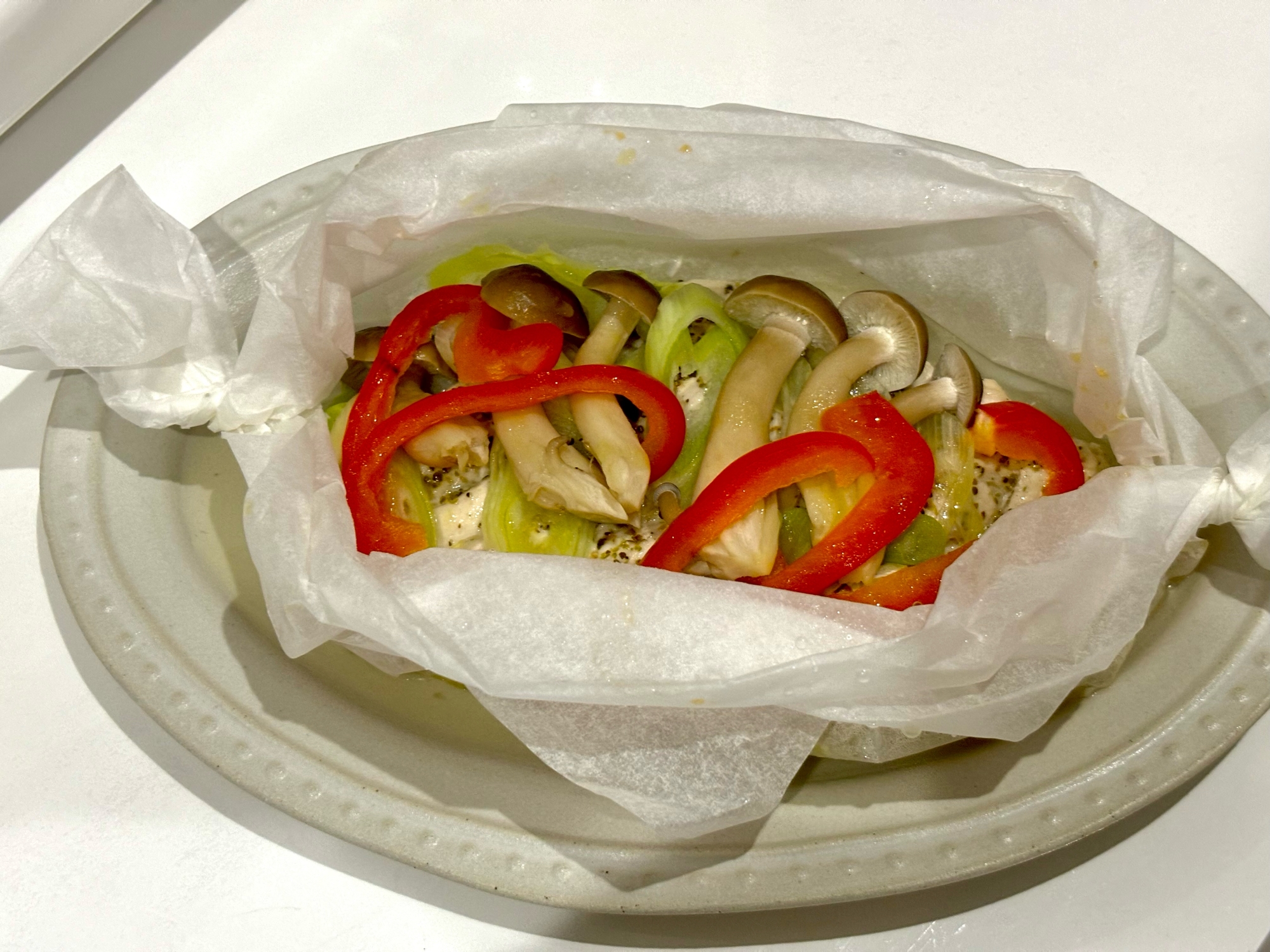 鶏胸肉と野菜のクッキングシート蒸し♡電子レンジ!