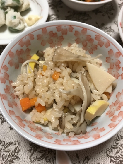 舞茸も入れて炊きました。たけのこご飯を自宅で作るのは初めてでしたが、おいしかったです♪ ごちそうさまでした☆