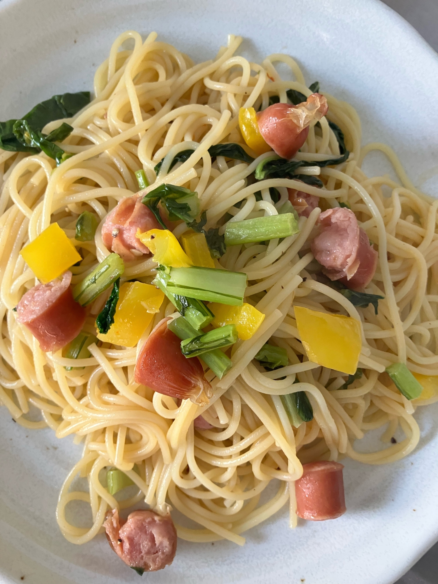 カブの葉とウインナーの白だしパスタ