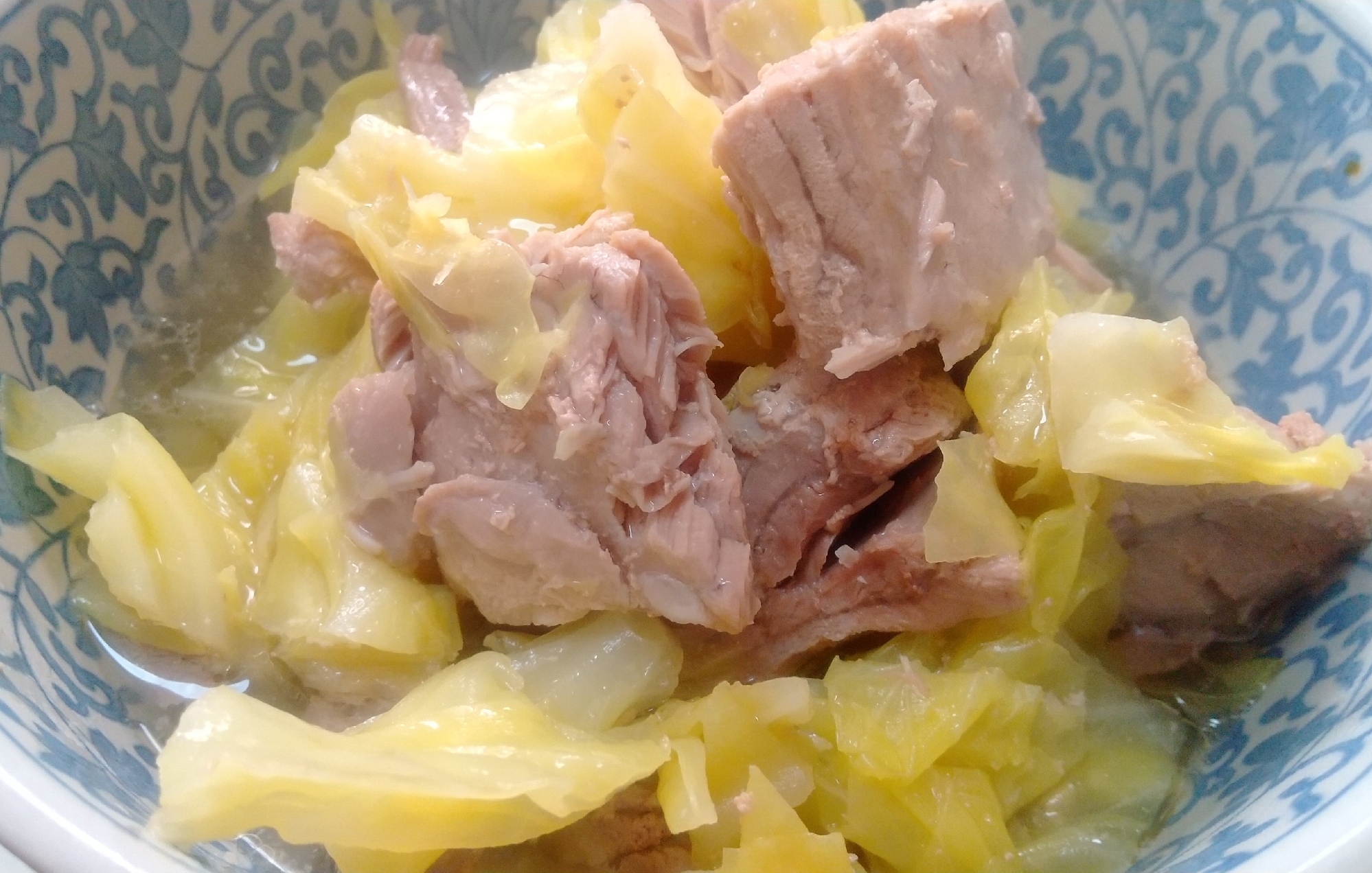 キャベツとまぐろの煮物