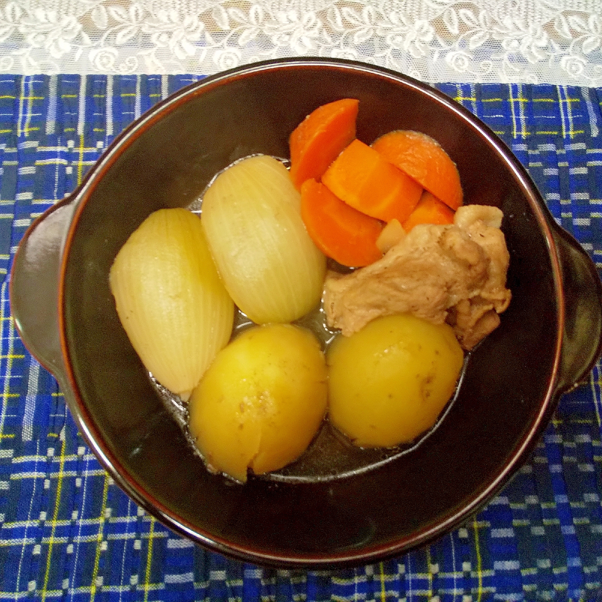 じゃがいもまるごとおでん風　東のまるごと鍋