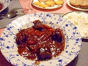 ごろごろお肉が主役！豚肩ロースの赤ワイン煮