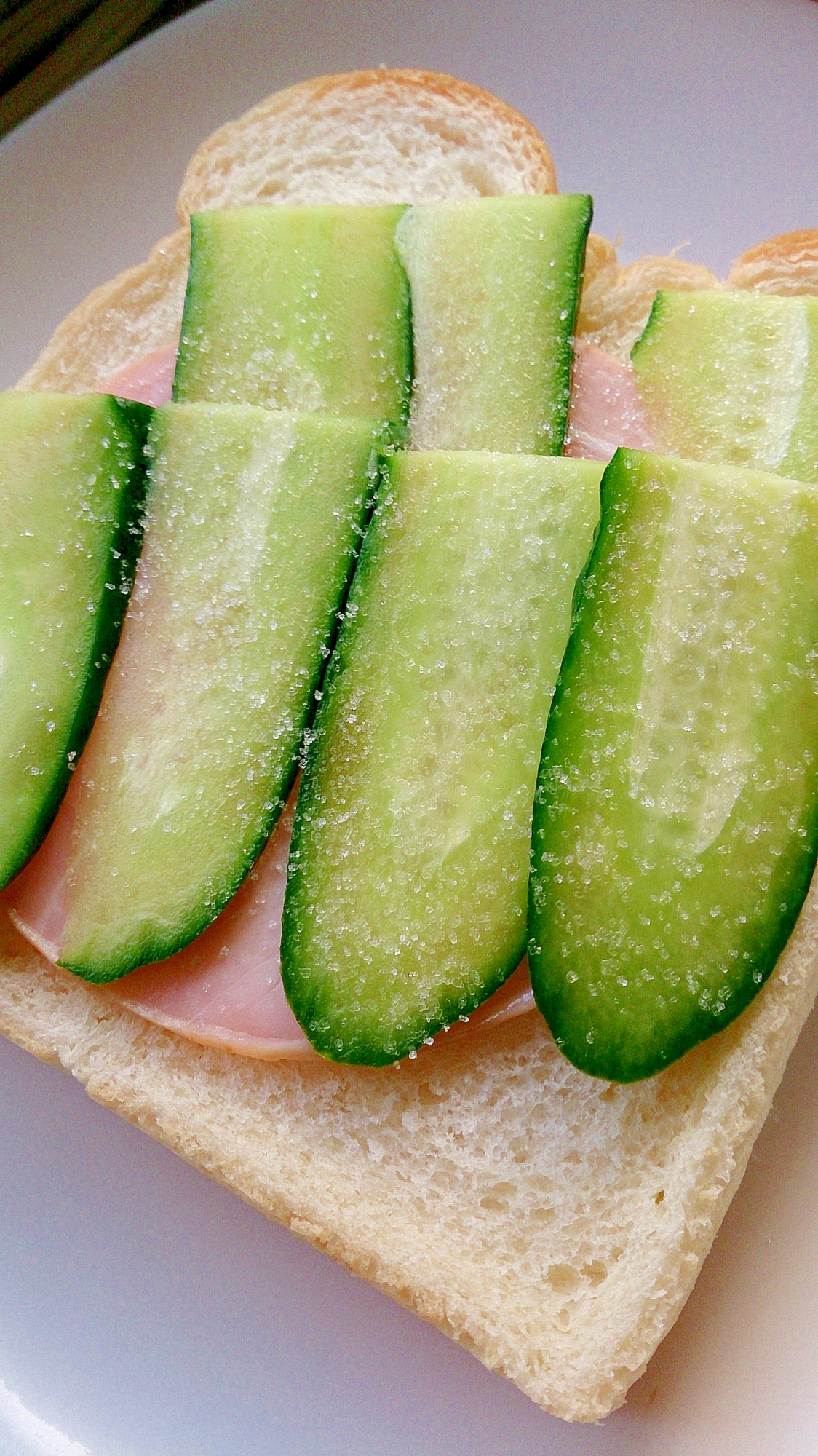 ハムときゅうりの朝食パン