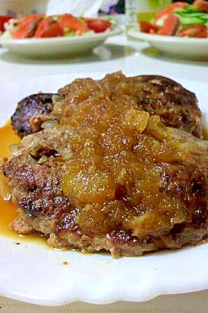 本格的なお店の味!ハンバーグにはジャポネソース。