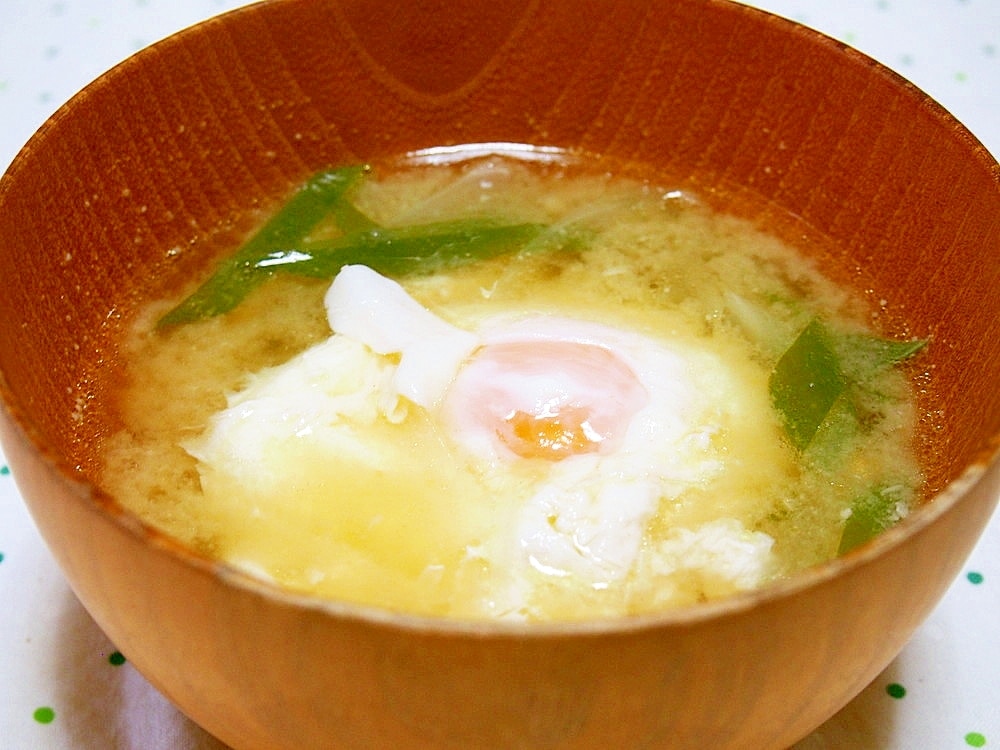 贅沢♪卵1個落としの味噌汁♪ レシピ・作り方 by 京たまご8836