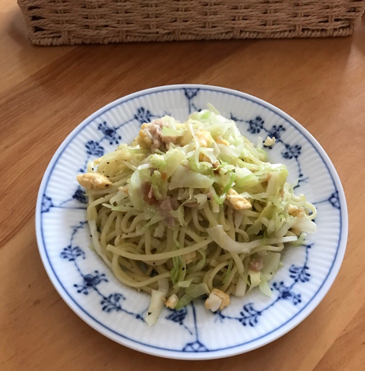 キャベツと炒り卵、ツナの塩焼きそば