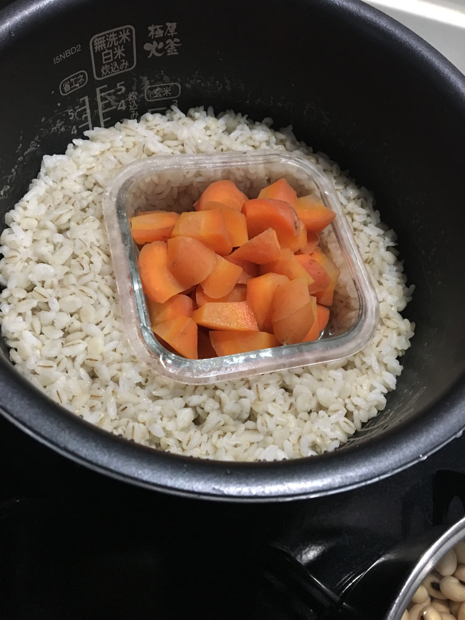 お米と一緒に炊飯器で人参の蒸し焼き