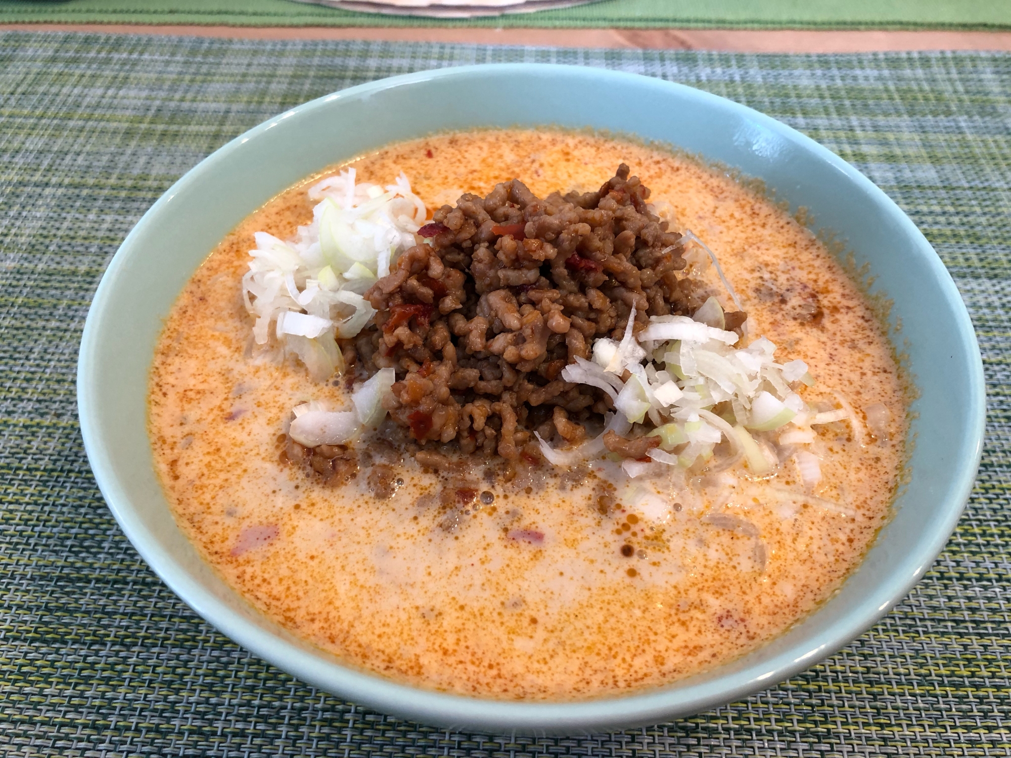 在宅ランチ♫ ネギ と一緒に 濃厚 坦々 うどん