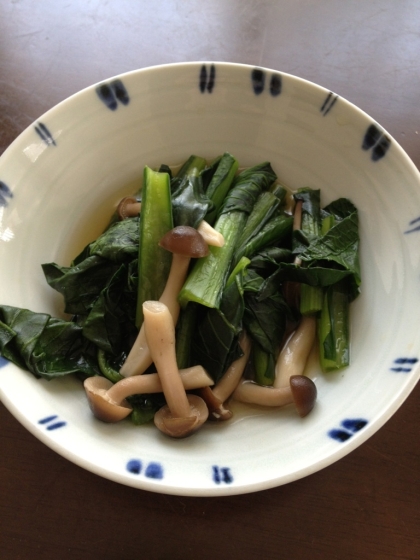 いつも生の小松菜を煮てましたが炒めると美味しくなりますね☆
