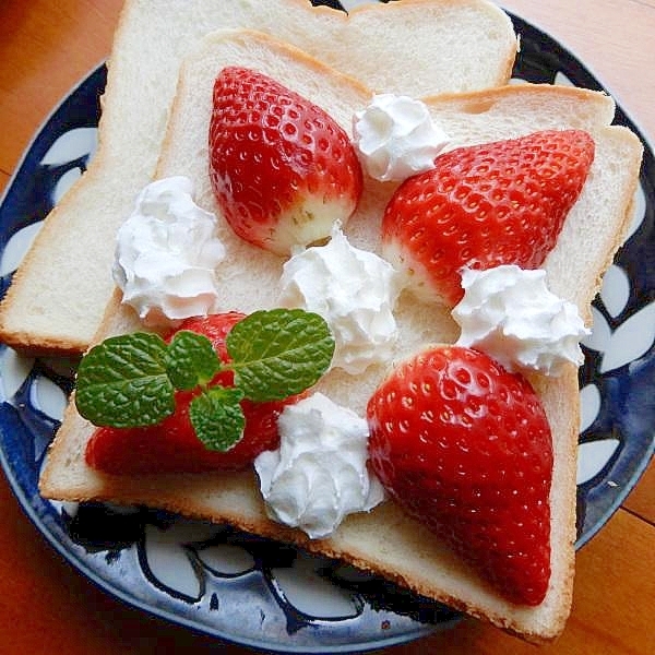 ３分！？ショートケーキ代わりにも❤苺クリームサンド