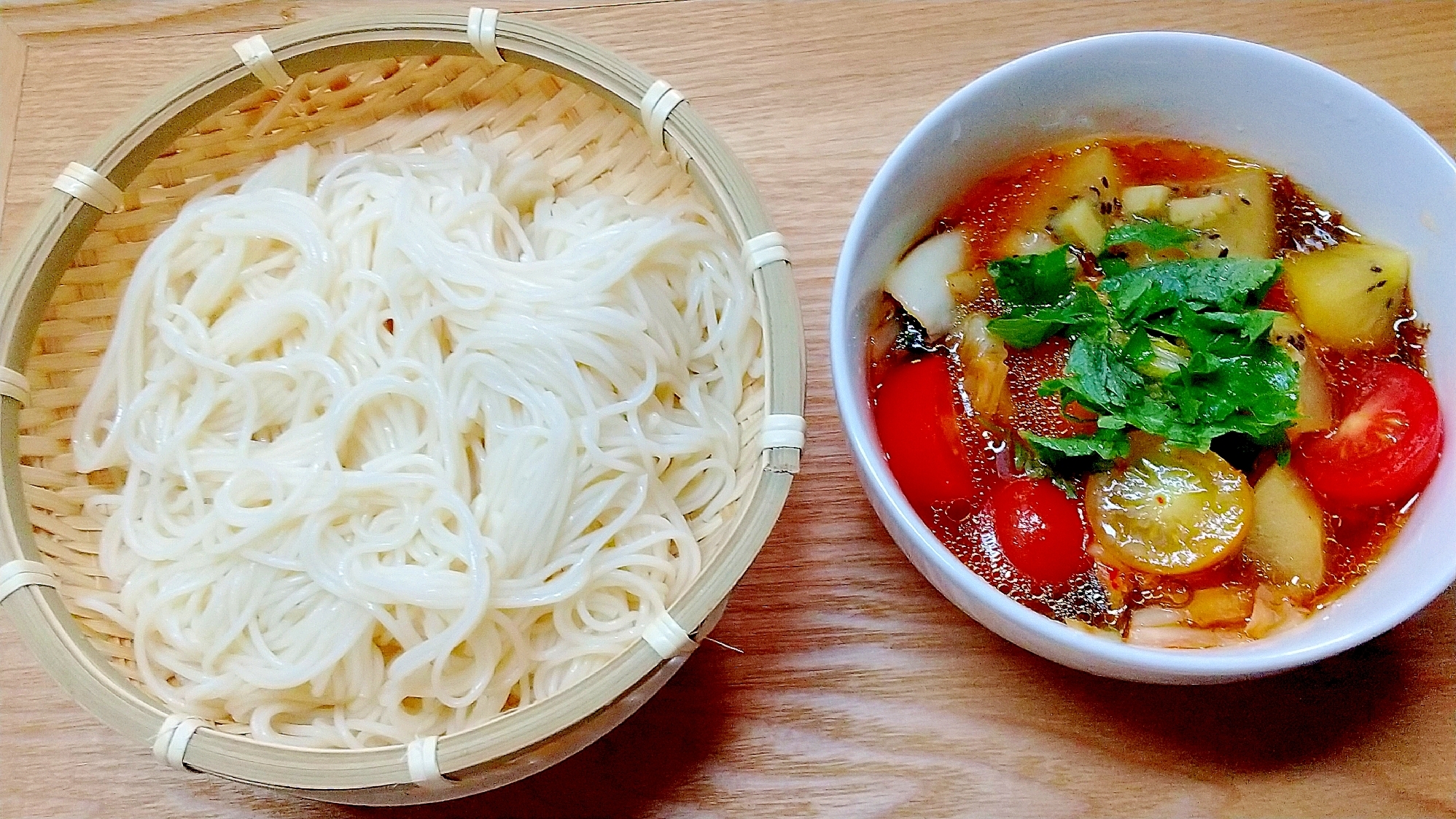 キムチともずく酢で、簡単にできる冷麺風素麺♪