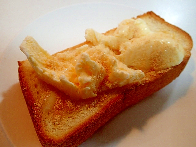 バニラアイスのミルキー黄な粉トースト