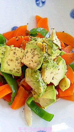 お野菜とアボカドのサラダ
