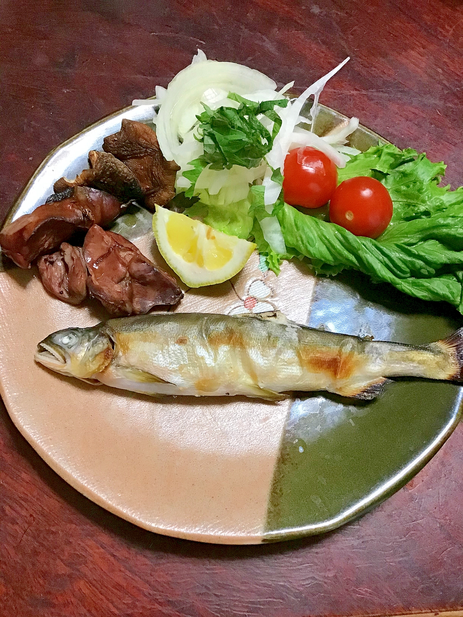 鮎と鶏レバーと椎茸のグリル焼きの盛合わせ。