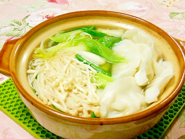 土鍋で作ろ❤大量長葱とエノキと水餃子の鍋❤