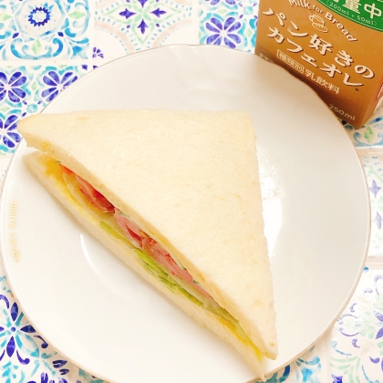 トマトたまごサンドイッチ