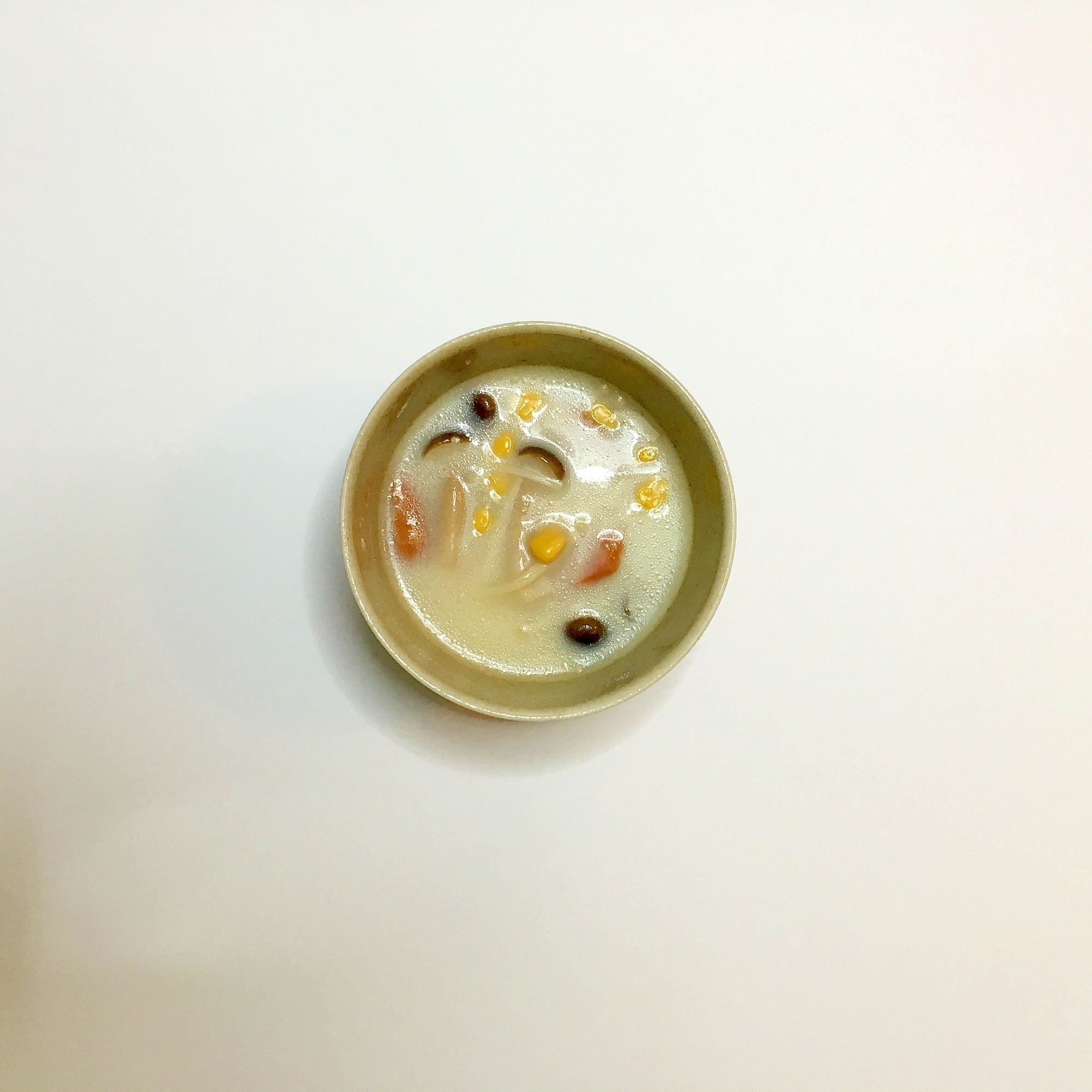 ウインナーときのこの豆乳スープ