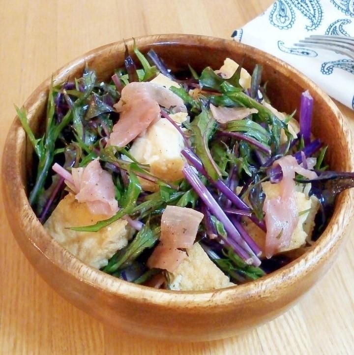 オリーブオイルと生ハムで♡厚揚げと紫水菜のサラダ