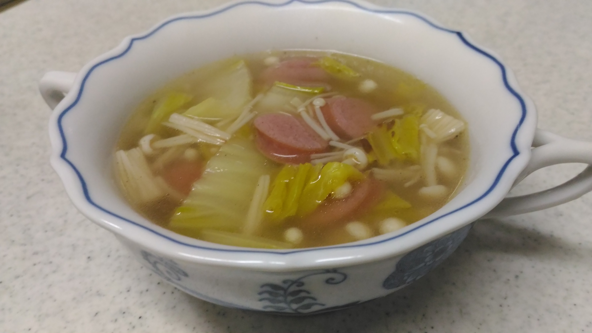 エノキと白菜、ウインナーの梅風味スープ