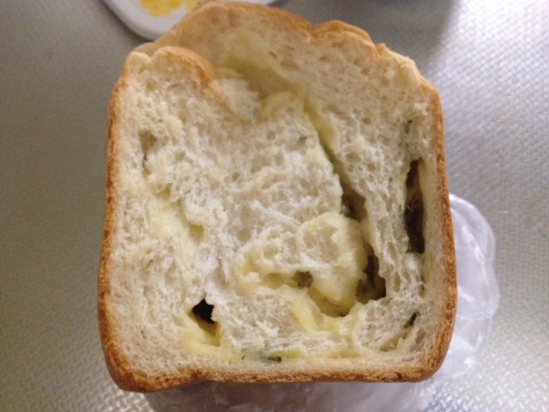 大葉チーズのロール食パン